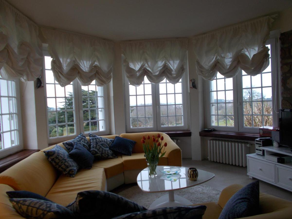 Les Ajoncs Bed & Breakfast Plougrescant Bagian luar foto