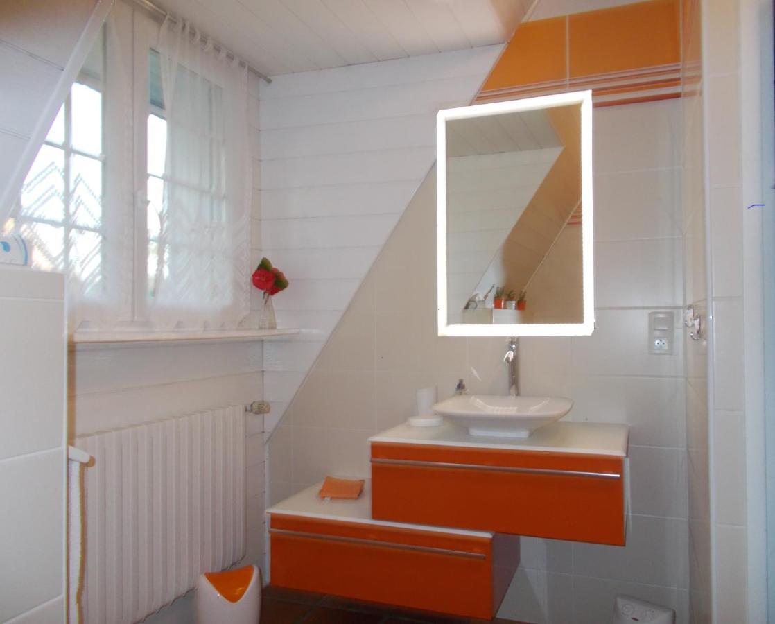 Les Ajoncs Bed & Breakfast Plougrescant Bagian luar foto