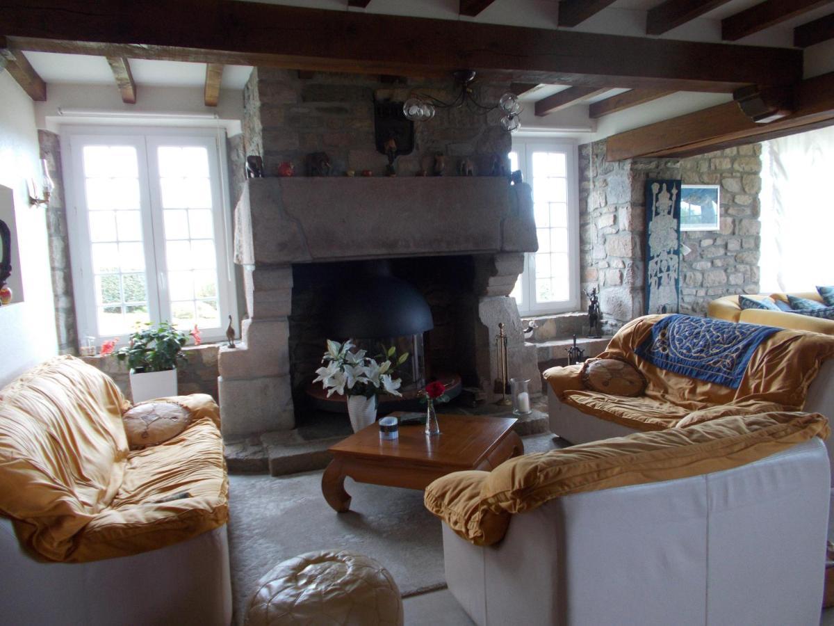 Les Ajoncs Bed & Breakfast Plougrescant Bagian luar foto