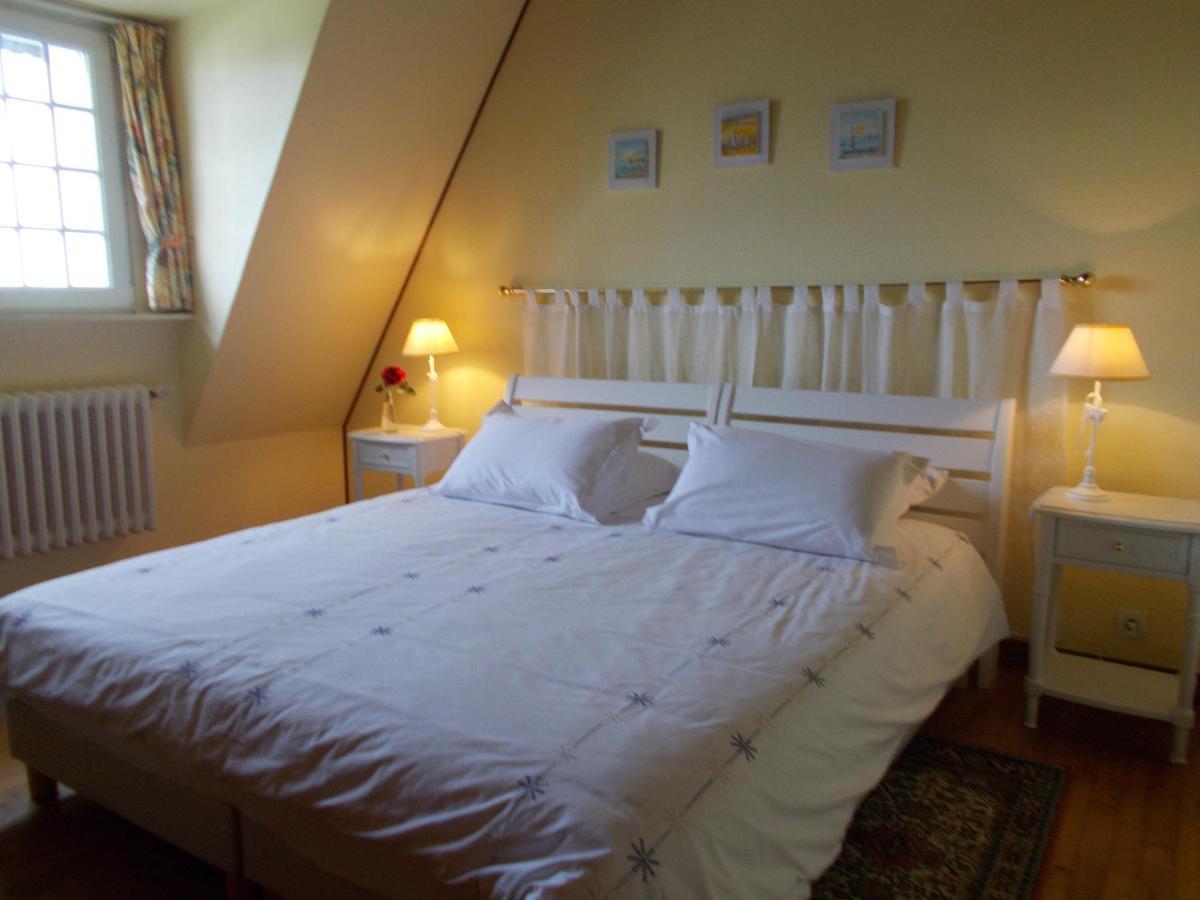 Les Ajoncs Bed & Breakfast Plougrescant Bagian luar foto