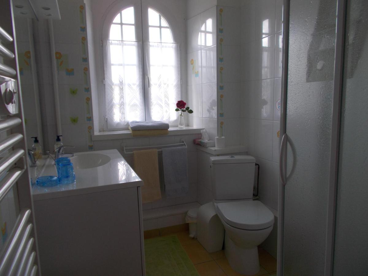 Les Ajoncs Bed & Breakfast Plougrescant Bagian luar foto